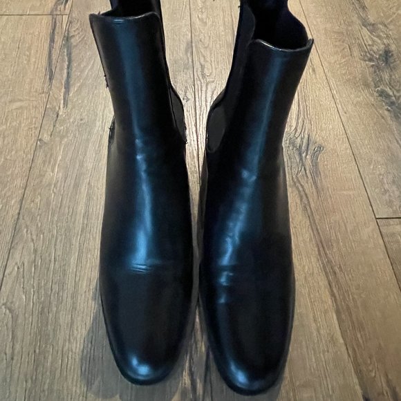 Zara Shoes - Zara Chelsea Boots